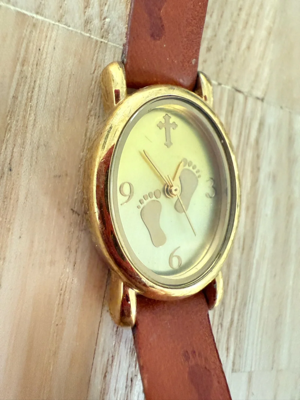 Avon Christian theme footprints oval brown leather watch NEW BATTERY